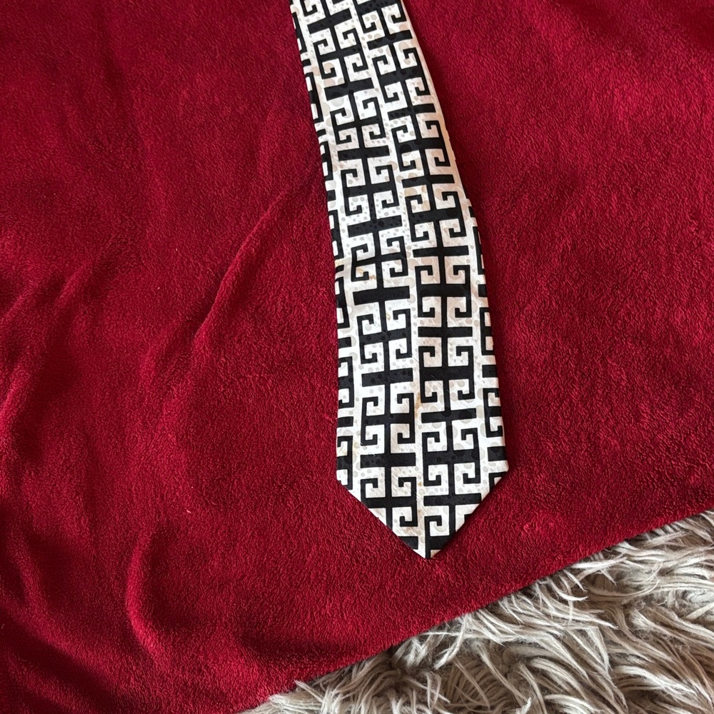 Black and White Geometric Pattern Tie